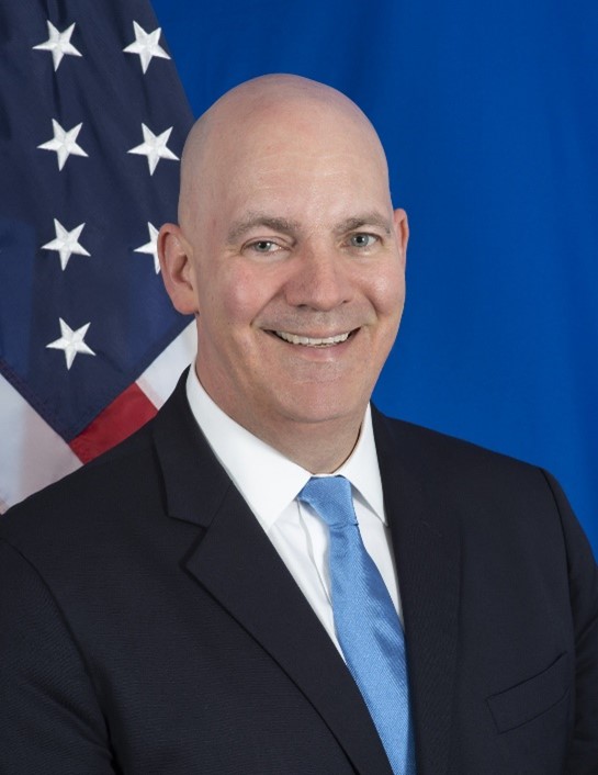 L'honorable R. Clarke Cooper